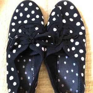 NWOT Size 10 black & white polka dot sneakers
